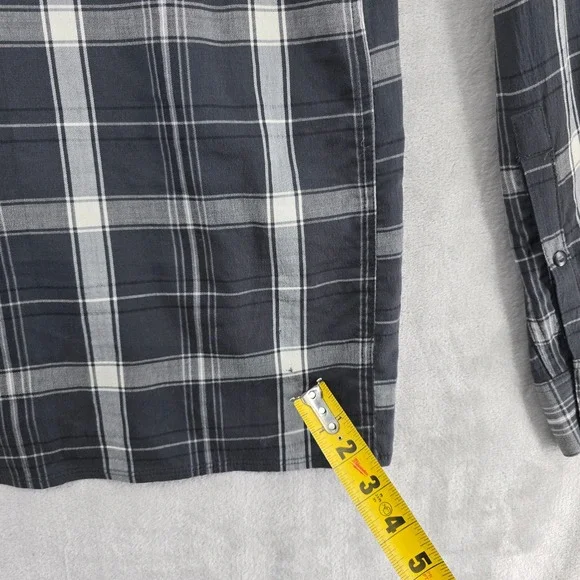 Icebreaker Merino Plaid Button Up Shirt Mens Small Long‎ Sleeve Pocket * holes - Picture 9 of 13